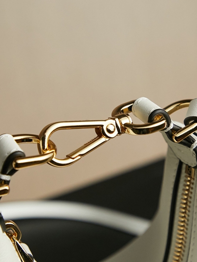 フェンディバッグ角部分ディテール